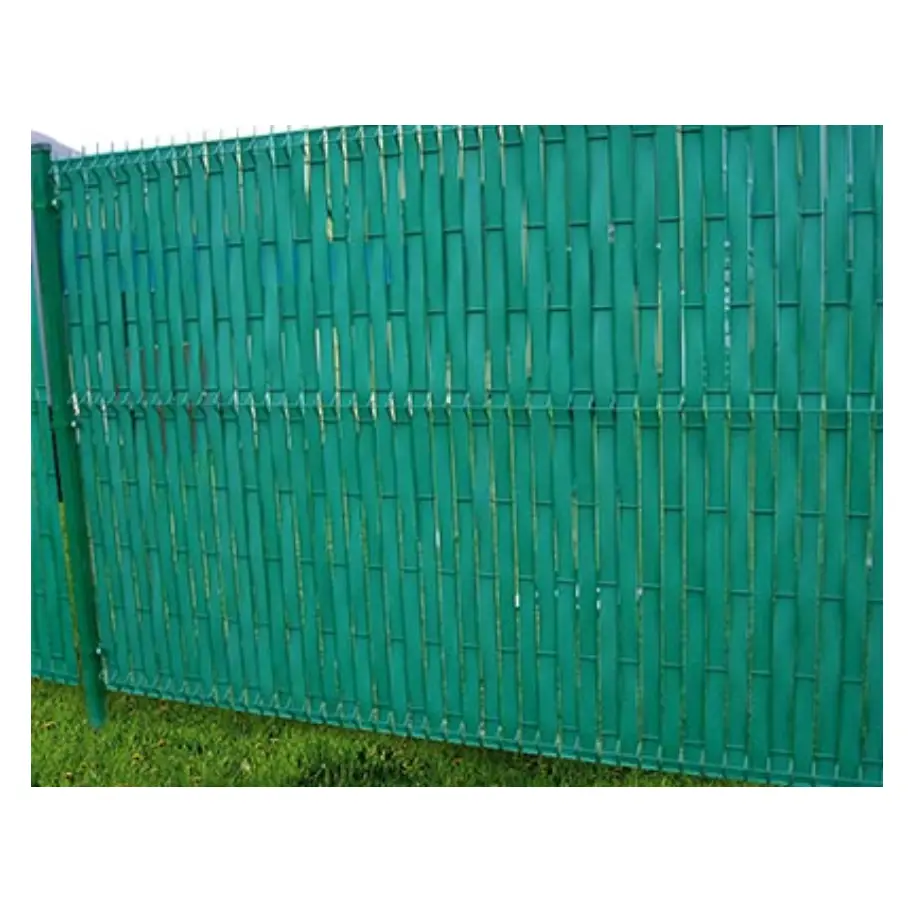 Accesoriu de gard: bandă de opacizare verticală Simple Line verde RAL 6005, 4.8 x 60 m – montată pe gard