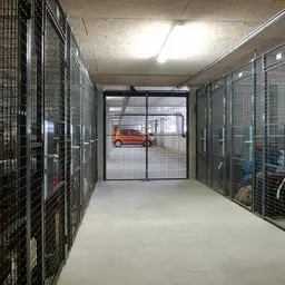 Boxe rezidențiale și de birouri pentru protecția bunurilor – boxă din plasă în parcaj