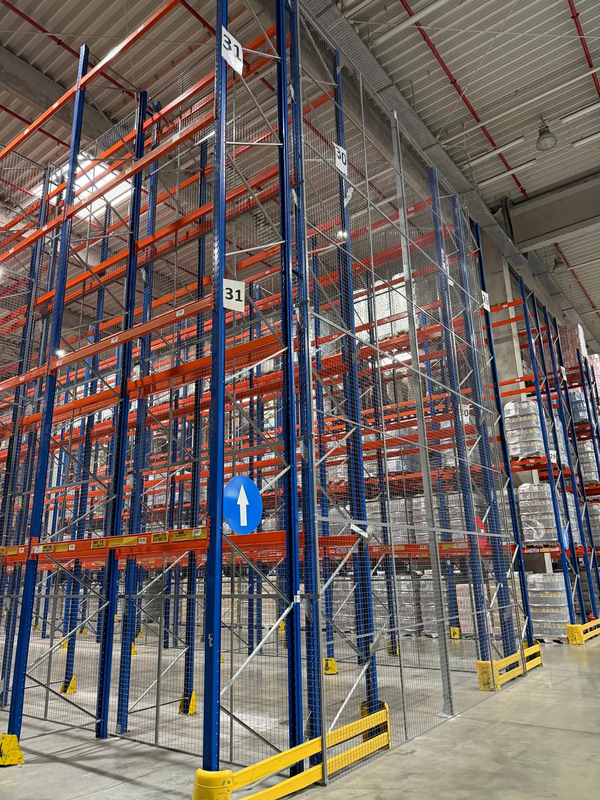 Partiționare interioară din plasă, depozit logistic Ploiești, Jungheinrich – rafturi împrejmuite, ansamblu
