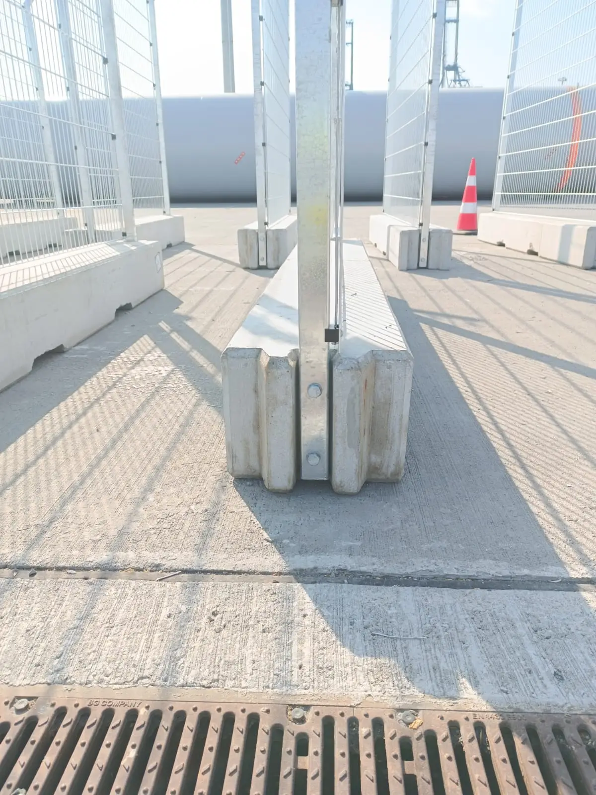 Gard mobil de înaltă securitate – detaliu fundație din beton