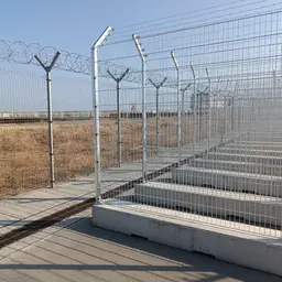 Gard mobil de înaltă securitate – sârmă ghimpată, acces restricționat