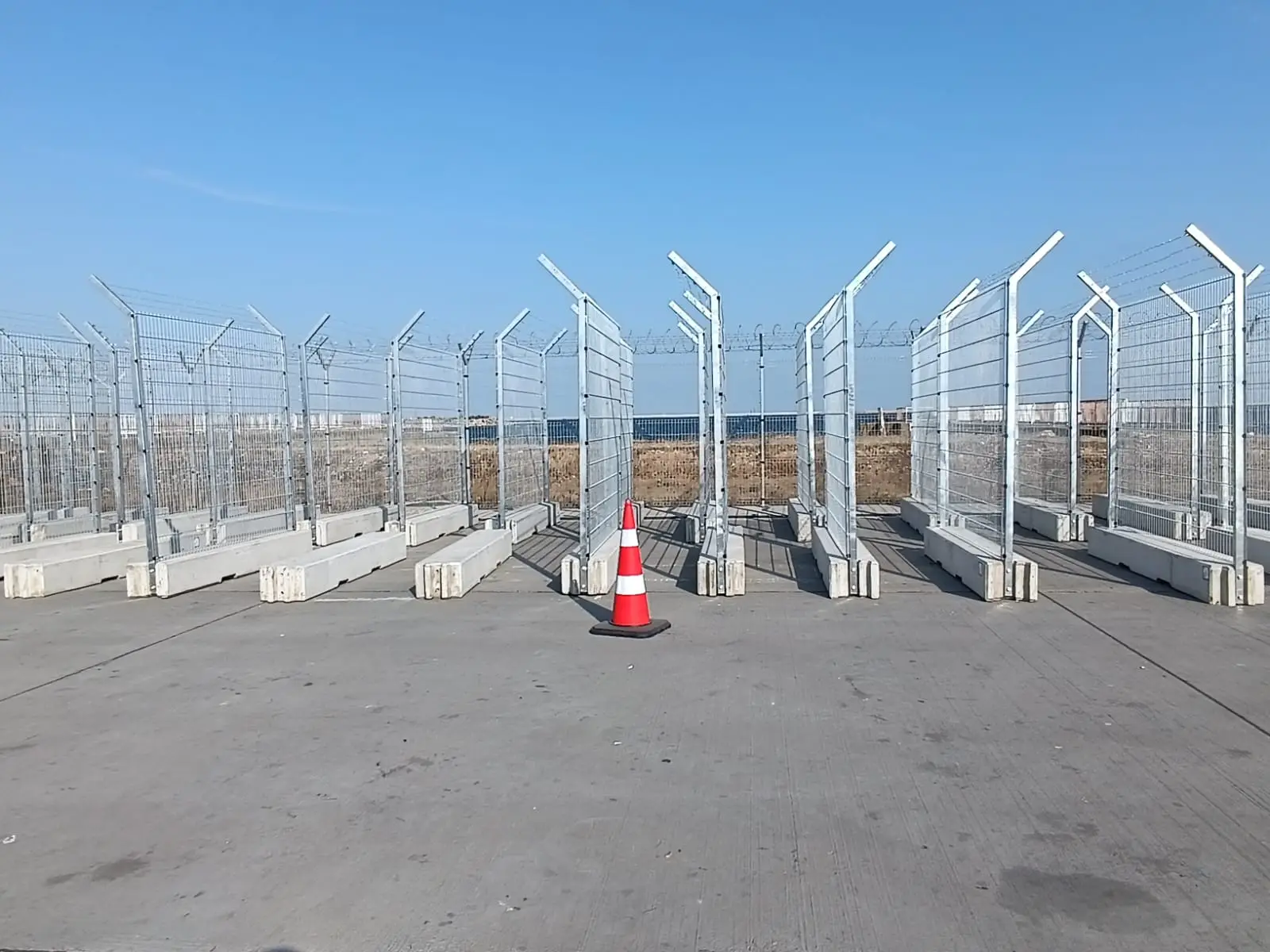 Gard mobil de înaltă securitate – panouri cu con de semnalizare