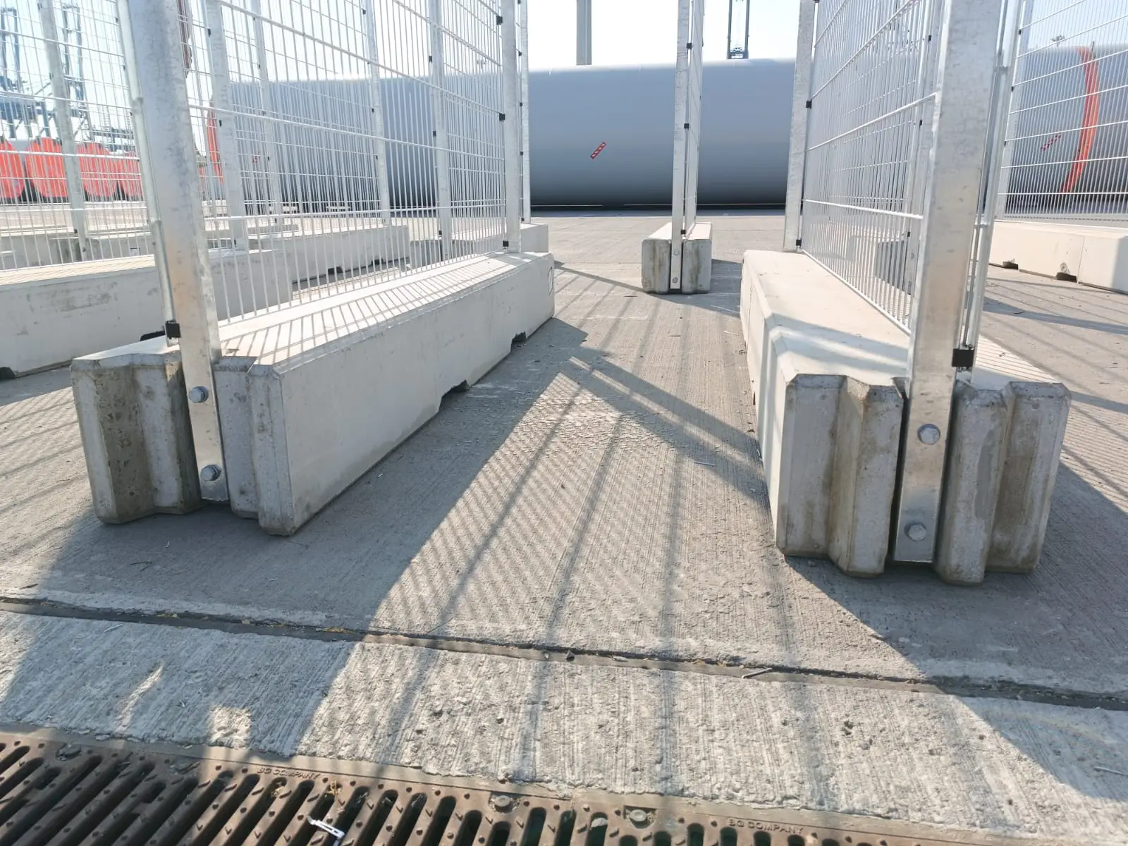 Gard mobil de înaltă securitate – două panouri pe baze din beton