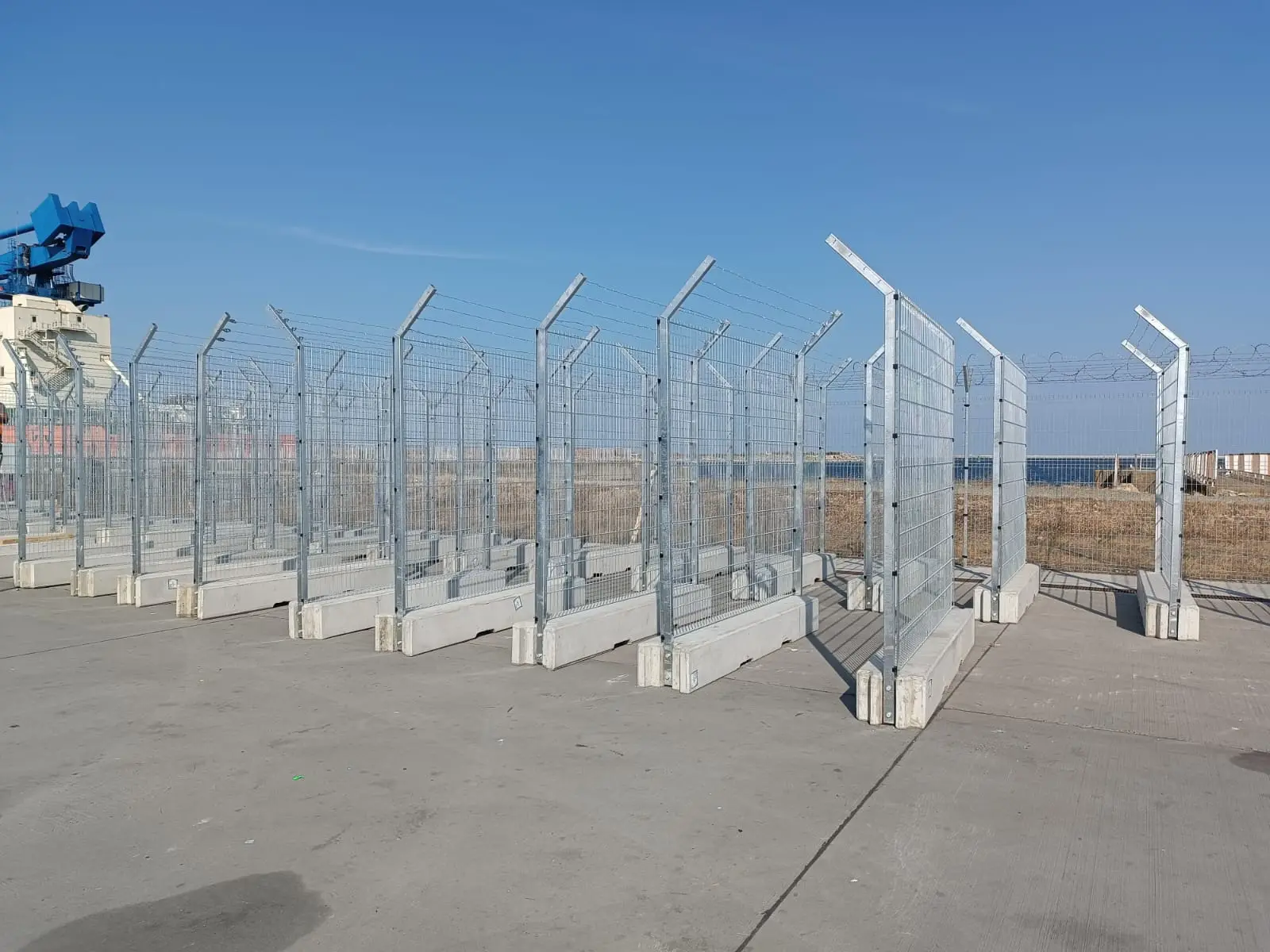 Gard mobil de înaltă securitate – panouri în lanț, teren deschis