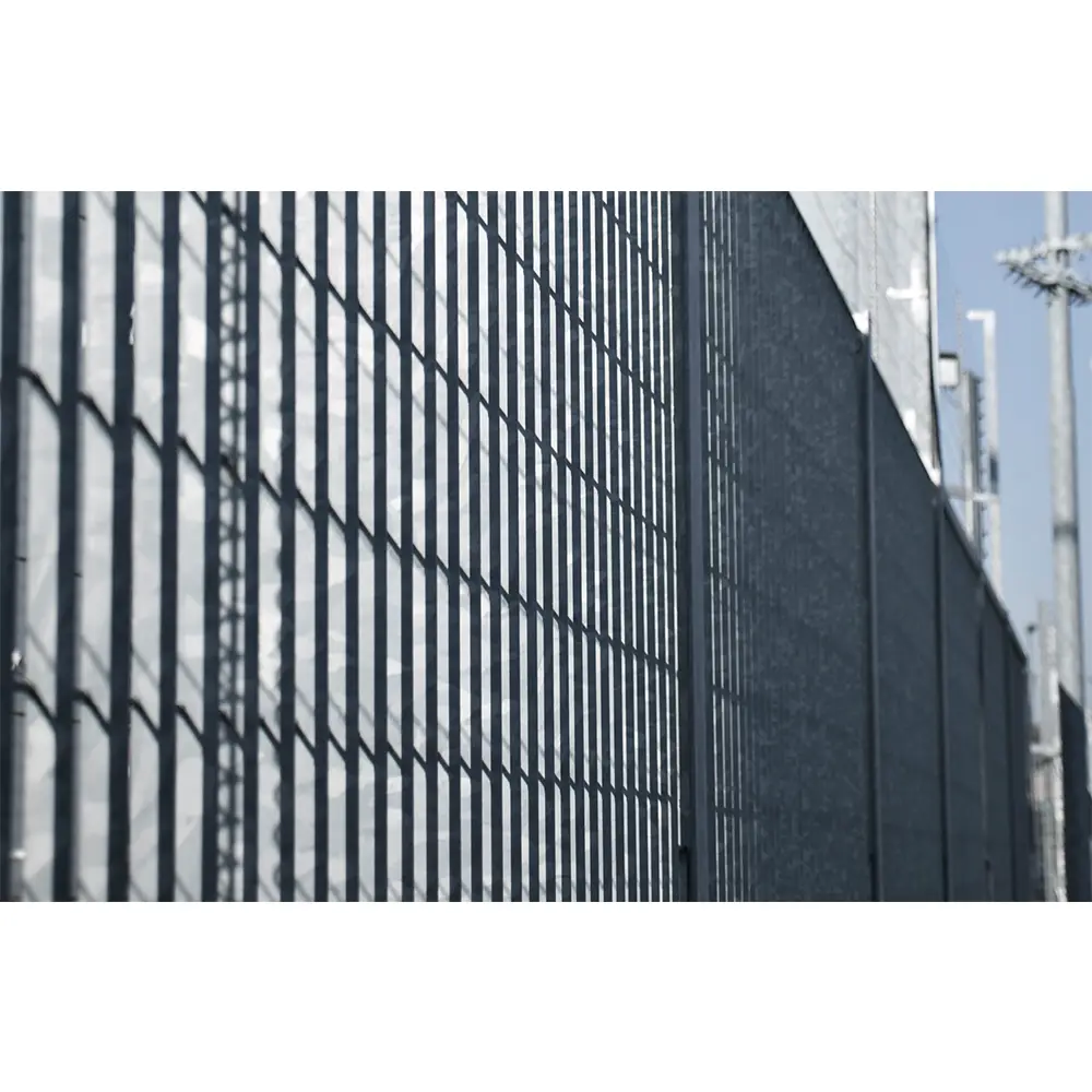 Gard de securitate, panou metalic cu cadru Multisar 2 – panouri perforate, mediu urban