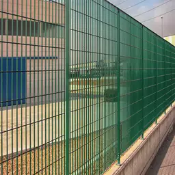 Gard de securitate, panou metalic cu cadru Multisar 2 – verde, pe fundație de beton