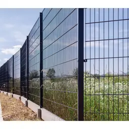 Gard panou dublu fir 2D PVC verde 1.63 x 2.5 m, sârmă 6/5/6 mm – pe fundație de beton