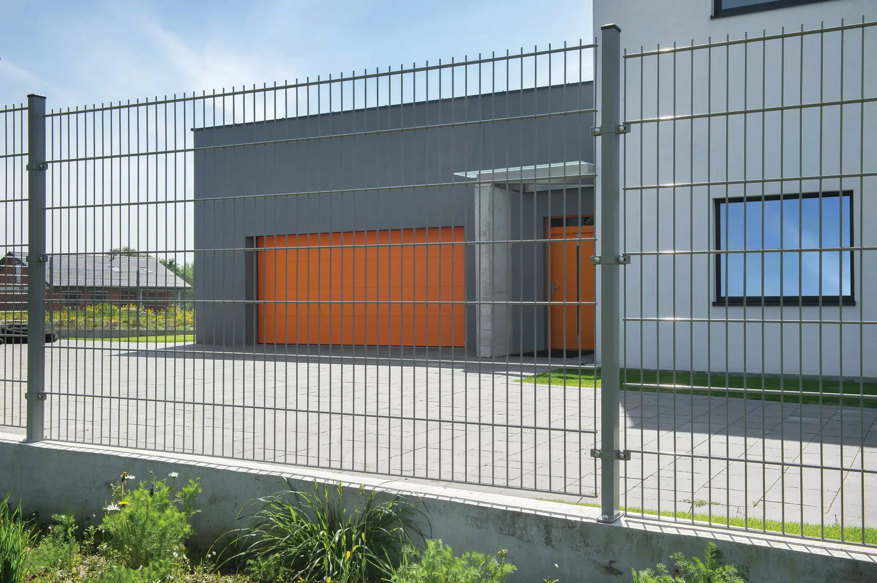 Gard panou dublu fir 2D zincat 1.23 x 2.5 m, sârmă 6/5/6 mm – împrejmuirea unei proprietăți