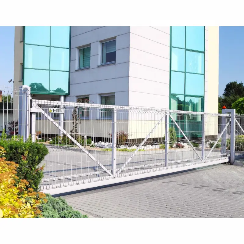 Poartă culisantă în consolă PI 130 – acces într-o zonă rezidențială