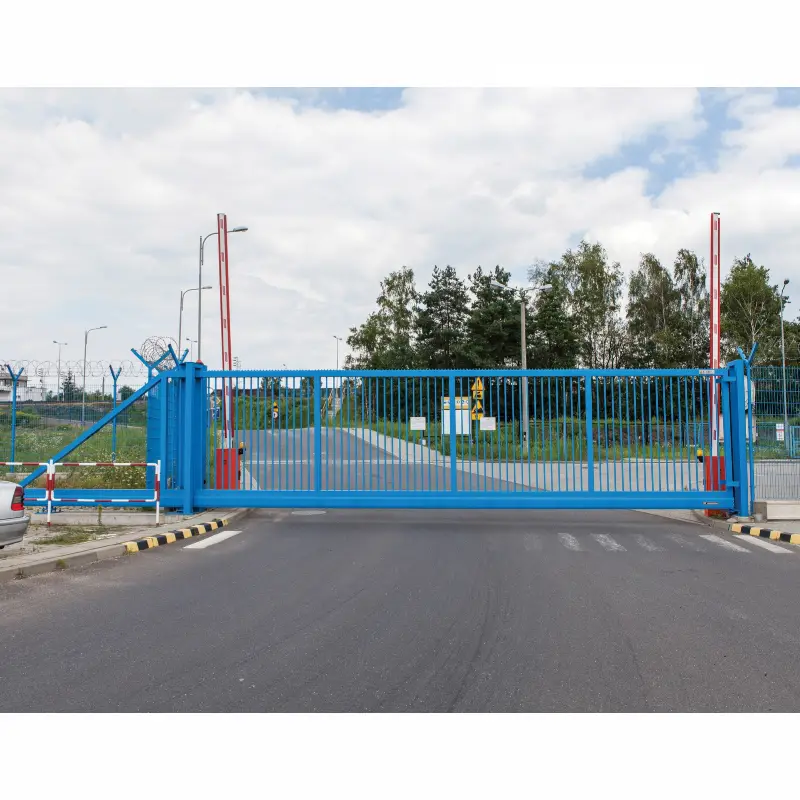 Poartă culisantă în consolă PI 130 – vopsită albastru, zonă industrială