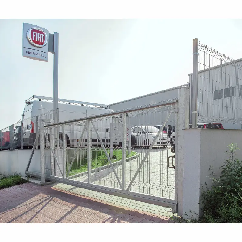 Poartă culisantă în consolă PI 95 – deschisă, intrare în complex industrial