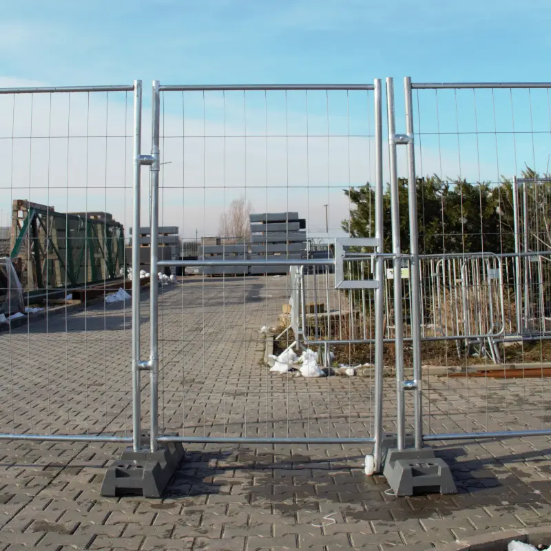 Poartă pietonală mobilă cu roată și încuietoare – două panouri mobile pe pavaj