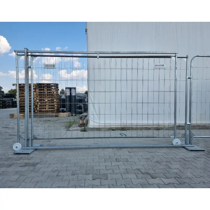 Set poartă culisantă mobilă 3.5 m lungime, fără panouri – montată pe șantier, vedere de ansamblu