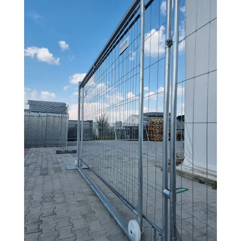 Set poartă culisantă mobilă 3.5 m lungime, fără panouri – pe fundație de beton, zonă de lucru