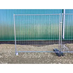 Set poartă șantier ST30 Euro 2.2 m – panouri cu roți, pe pietriș