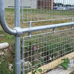 Sistem de balustradă și mână curentă – plasă cu suporturi din țeavă