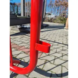 Gard mobil pentru evenimente Smart PVC alb, 2.3 m – detaliu prindere, element roșu