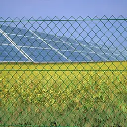 Stâlp gard T din PVC pentru plase la rolă, 2.25 m – gard din plasă la un parc fotovoltaic