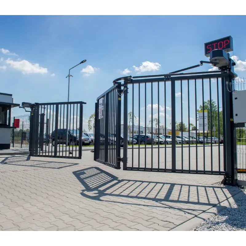 Poartă industrială bi-fold V-King – control acces și semnalizare de oprire