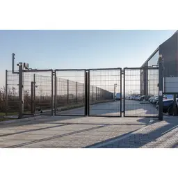 Poartă industrială bi-fold V-King – automatizare pe stâlp, zonă urbană