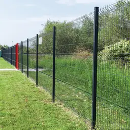 Gard panou bordurat 3D Vega B Light PVC verde, 1.73 x 2.5 m, sârmă 4 mm – pe fundație, zonă verde
