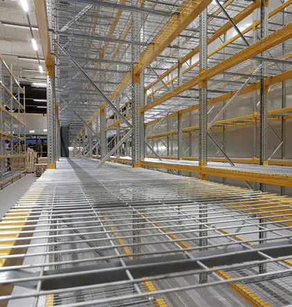 Sisteme modulare de compartimentare pentru depozite Warehouse Partition – detaliu rafturi cu plasă