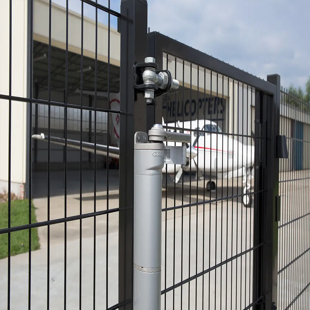 Balama sudabilă GBMU4D M12 cu 4 moduri de reglare – poartă lângă hangar de elicoptere