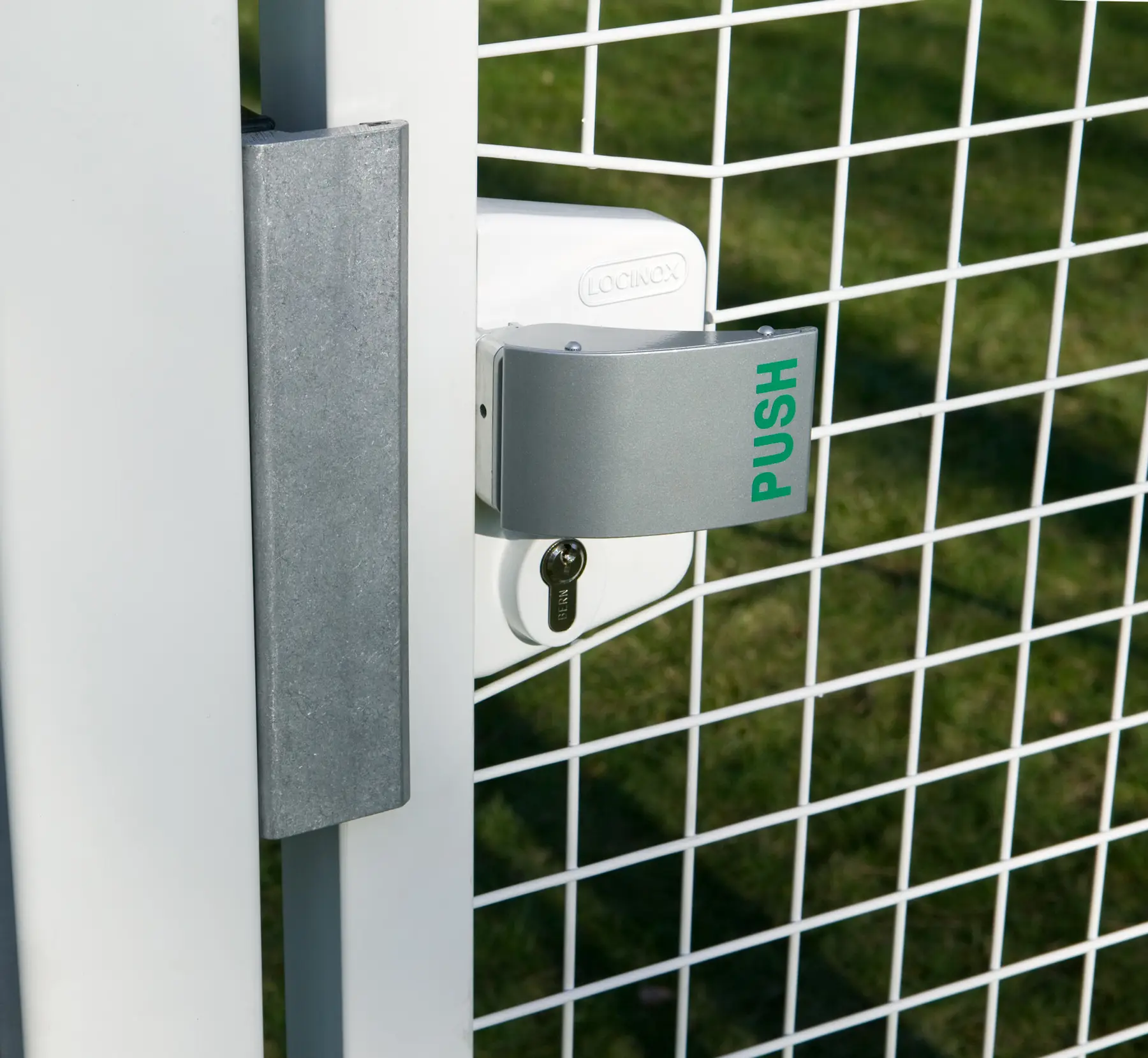 Set mâner antipanică cu apăsare 3006PUSH – poartă din plasă, eticheta PUSH