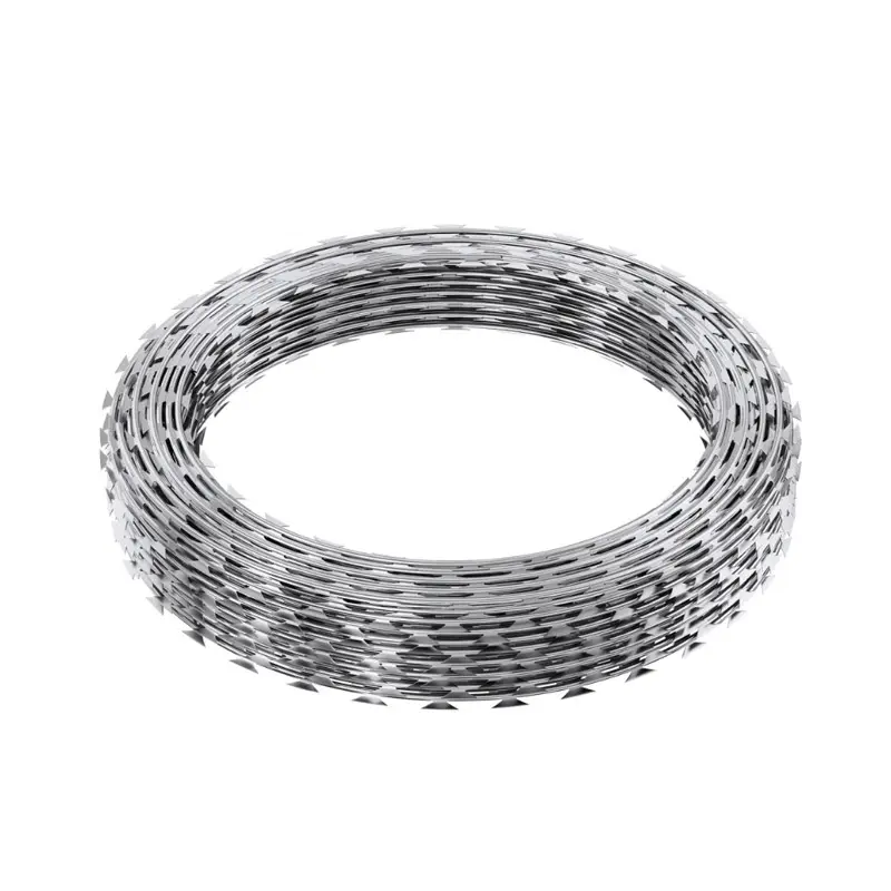 Accesoriu de gard: sârmă lamată concertina D 450 mm, întinsă 9-10 m – rolă metalică lucioasă
