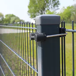Accesoriu de gard: colier metalic tip Tul pentru panouri rigide – montat pe stâlpul gardului