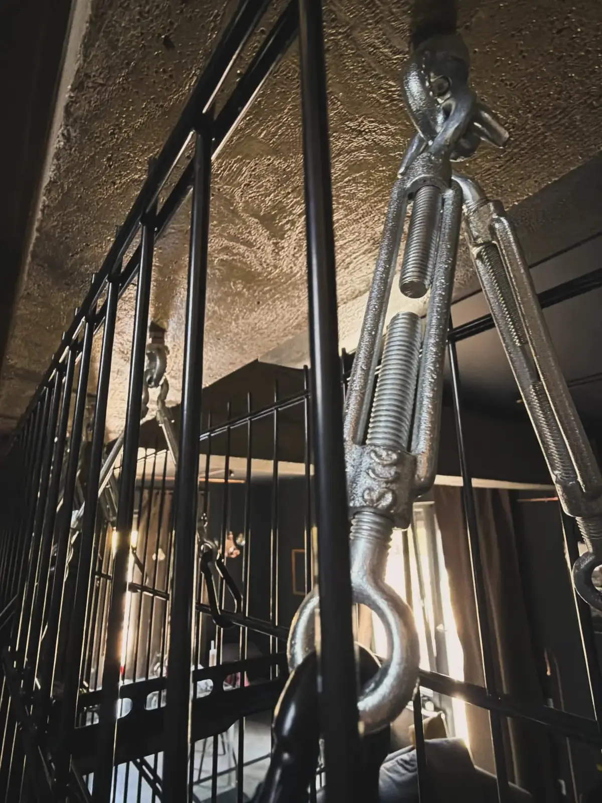 Gard dublu fir folosit interior